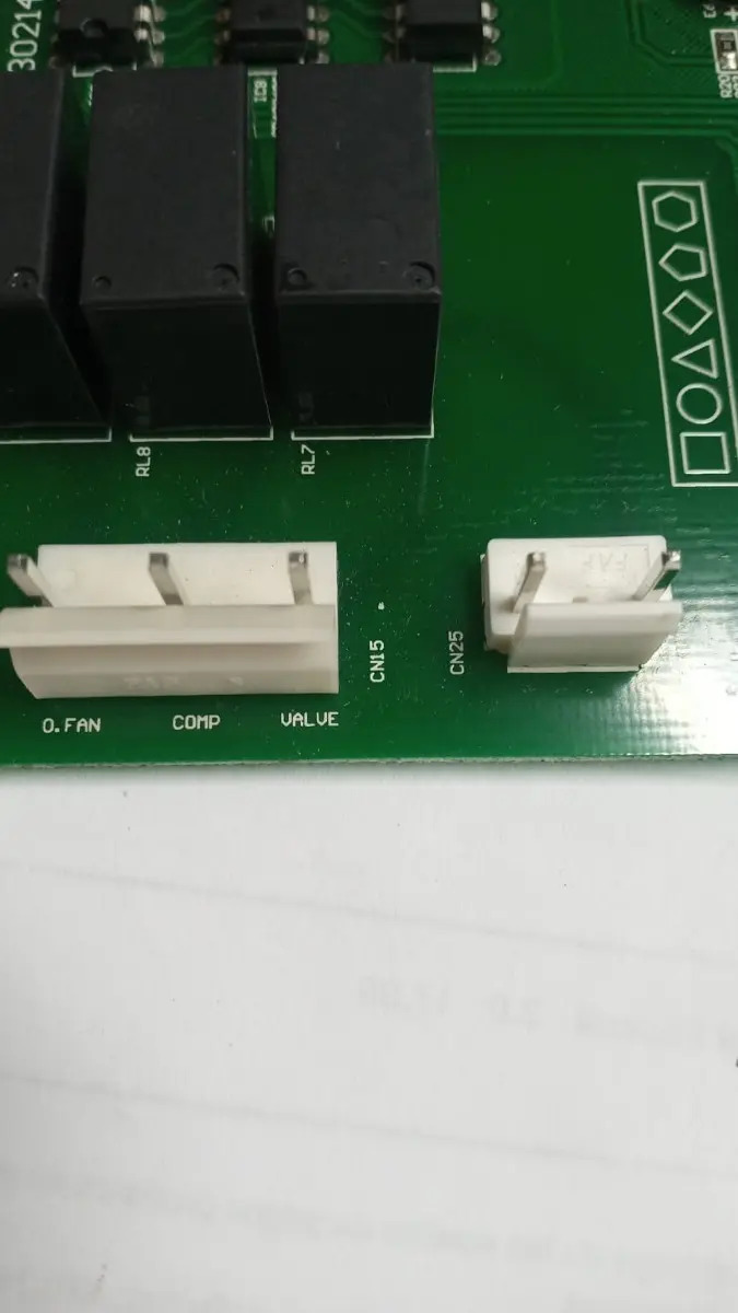 placa_aire_acond__surrey_piso_techo_u_interior_kfr105dl (5)